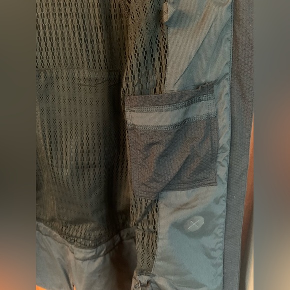 Lululemon jacket. Size 8 - Picture 5 of 8